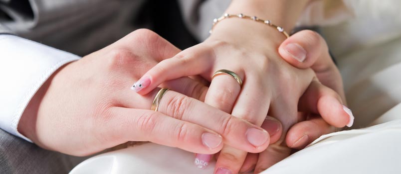 Creating An Intimate Marriage: Rekindle Romance Through Affection, Warmth And Encouragement: Burns, Jim, Arterburn, Stephen: 9780764204050: Amazon.com: Books
