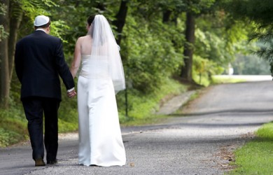 8 Meaningful Jewish Marriage Vows and Rituals