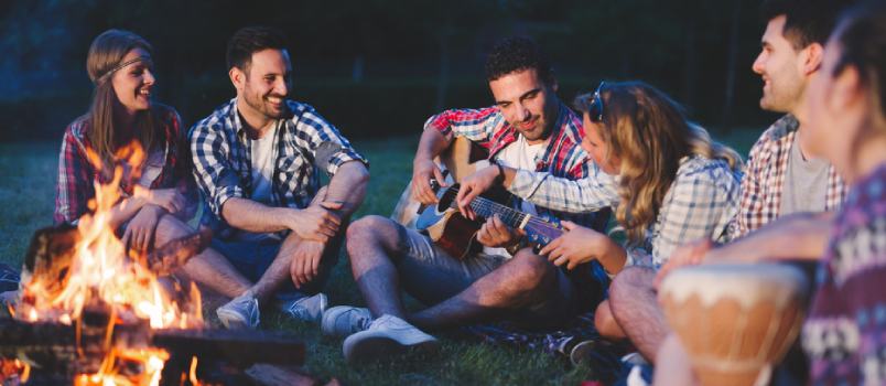 Es saludable para él hacer tiempo para que sus amigos te consideren una prioridad Es saludable para él hacer tiempo para que sus amigos te consideren una prioridad