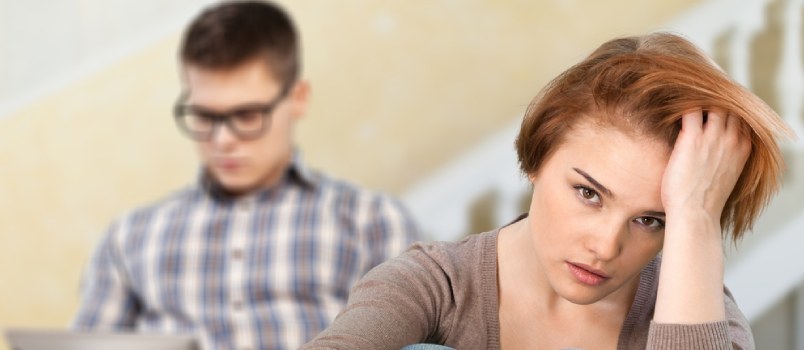 La mayor barrera para construir intimidad en el matrimonio es la barrera de la comunicación. La mayor barrera para construir intimidad en el matrimonio es la barrera de la comunicación.